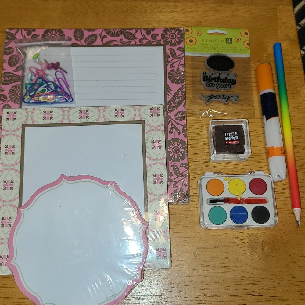 Hallmark note Pads An extra
